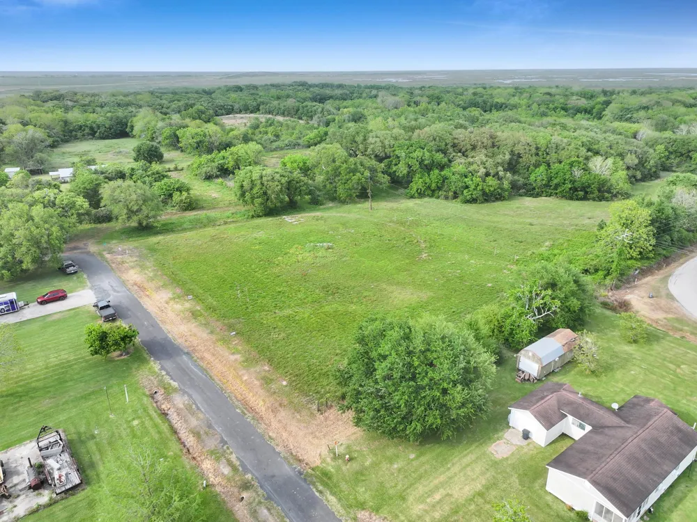 1364 Walter High Island, TX 77632