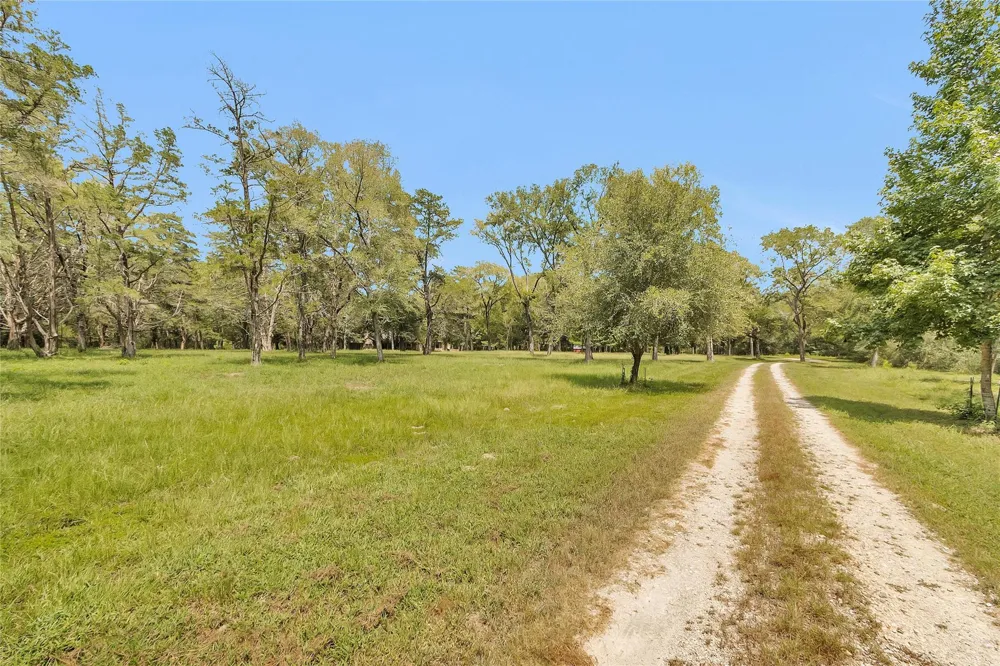 10314 County Road 417a Navasota, TX 77868
