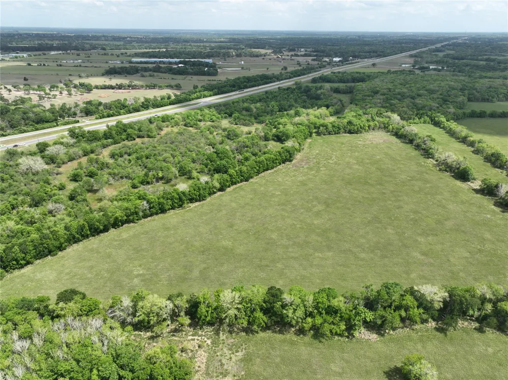 10463 Highway 36 Bellville, TX 77418
