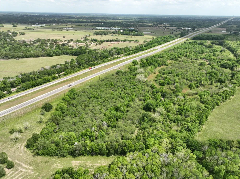 10463 Highway 36 Bellville, TX 77418