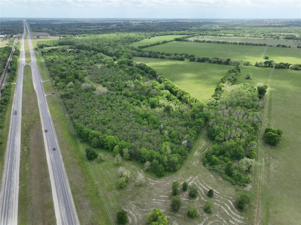 10463 Highway 36 Bellville, TX 77418