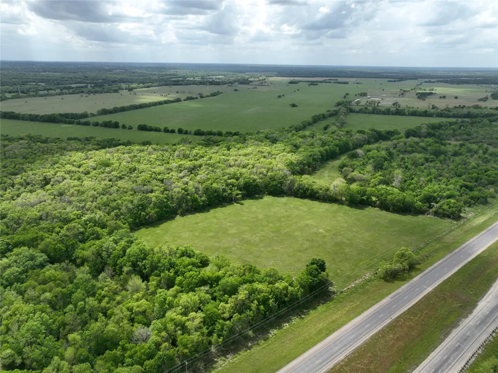 10463 Highway 36 Bellville, TX 77418
