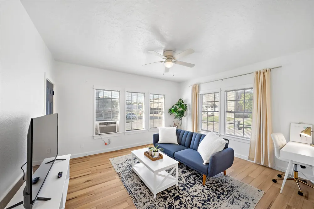 3901 Dallas Street #B Houston, TX 77023