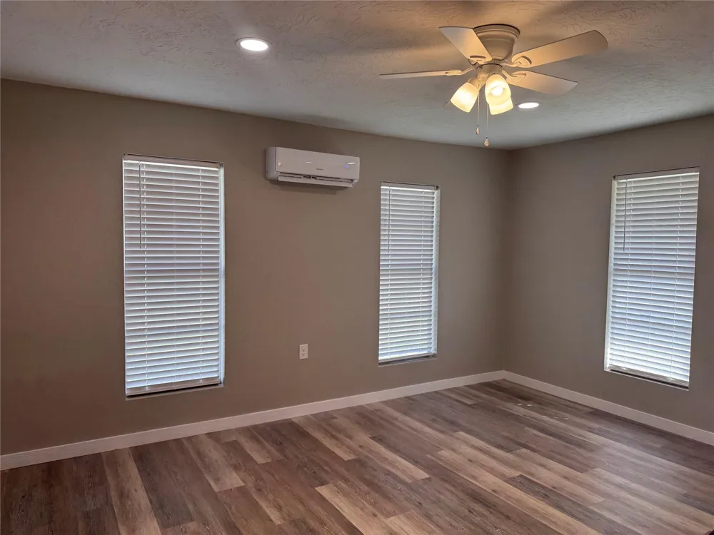 22085 Madison Street Bedias, TX 77831