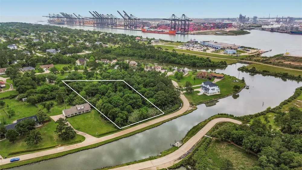 3515 E Bayou Drive Shoreacres, TX 77571