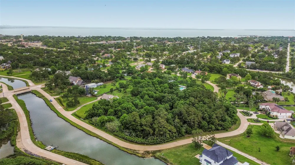 3515 E Bayou Drive Shoreacres, TX 77571