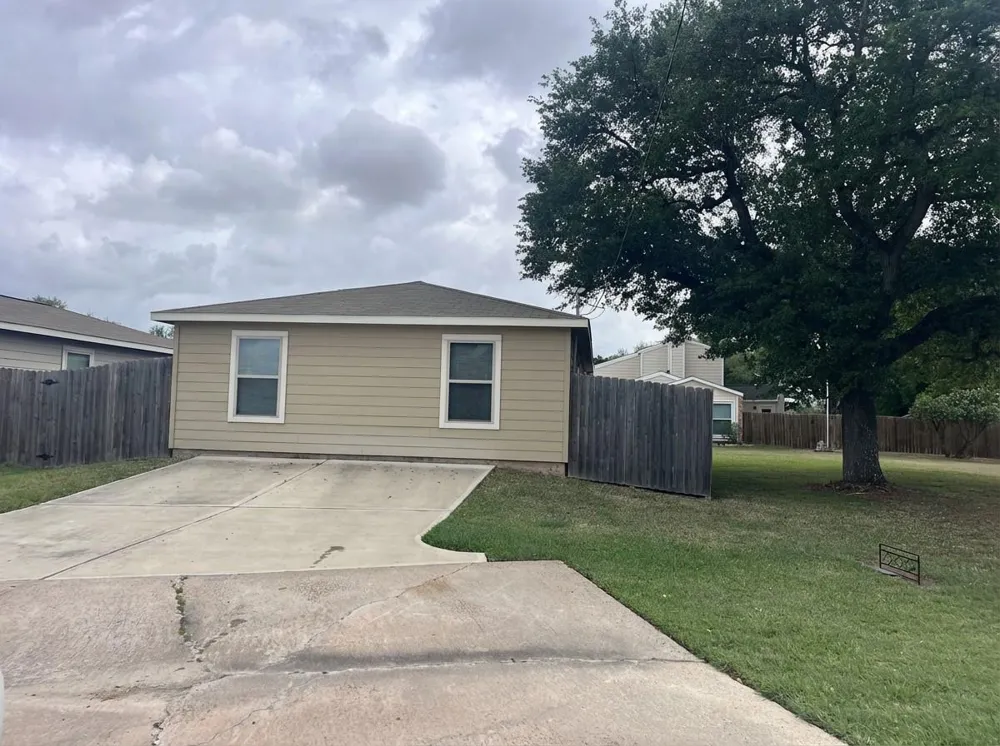2847 Golf Crest Drive Wharton, TX 77488
