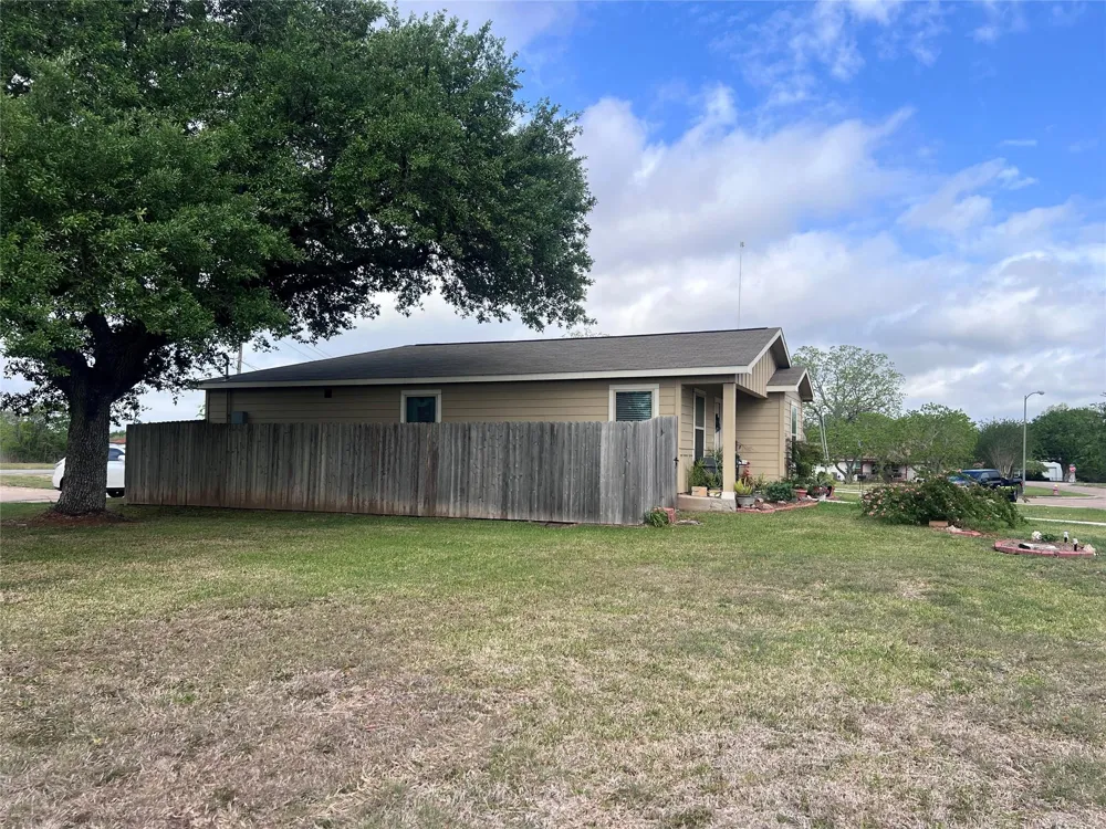 2847 Golf Crest Drive Wharton, TX 77488
