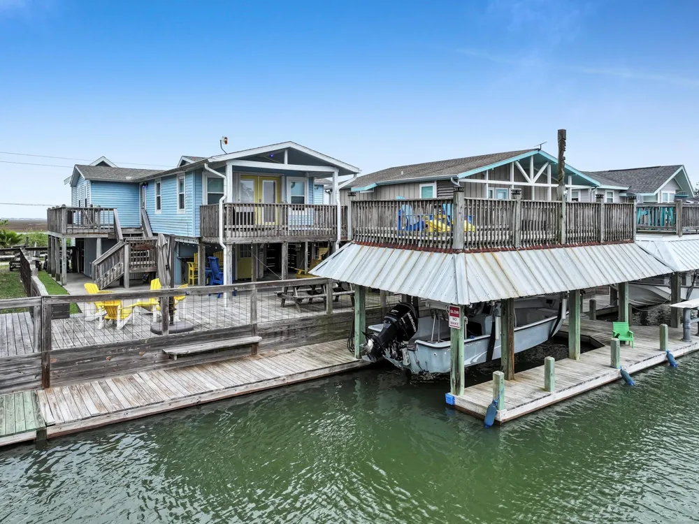 1275 Bay Street Port Bolivar, TX 77650