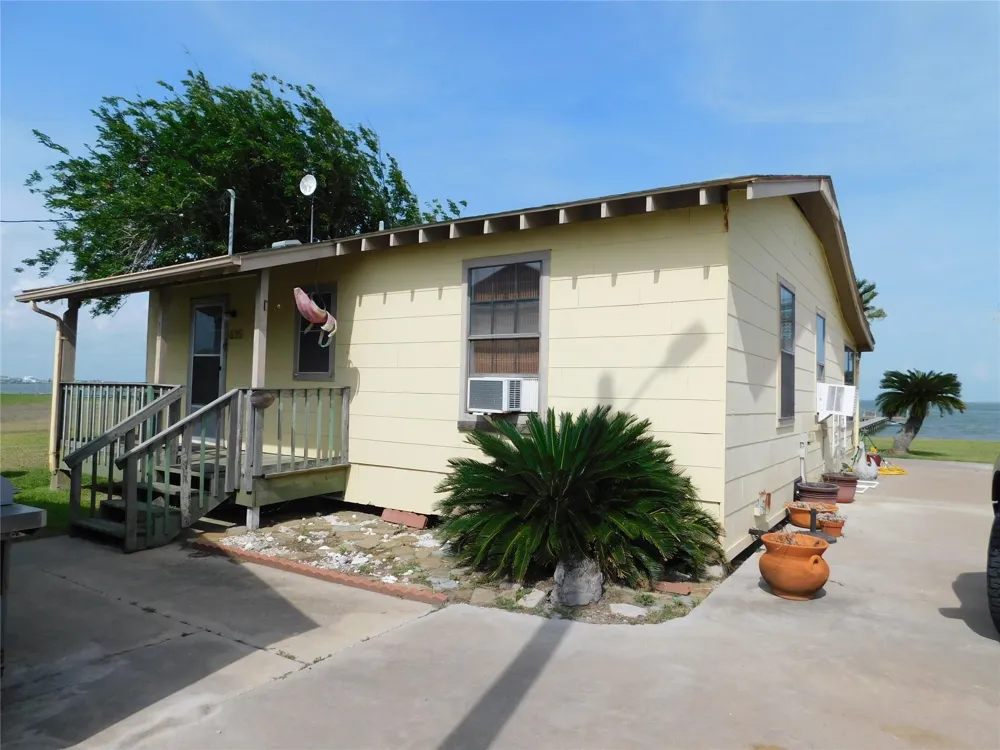 635 Marshall Johnson Avenue S Port Lavaca, TX 77979