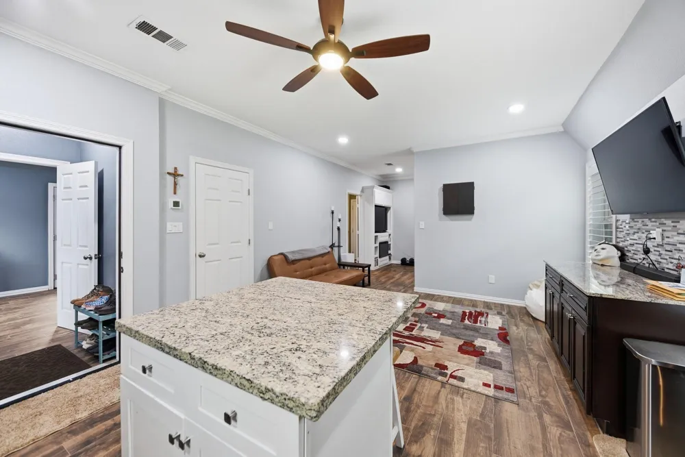 518 Columbus Road Sealy, TX 77474