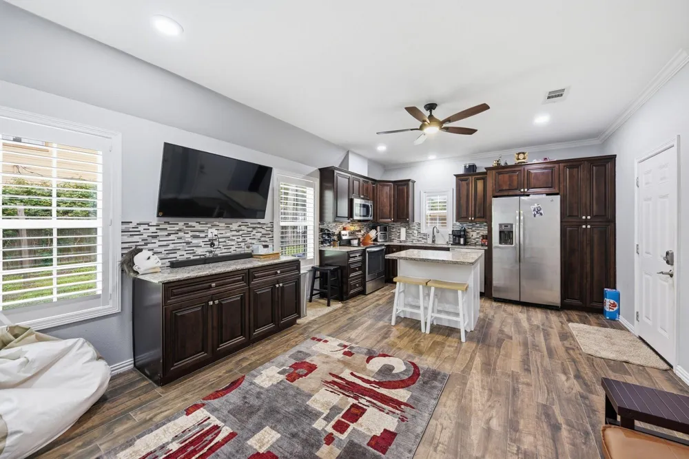 518 Columbus Road Sealy, TX 77474