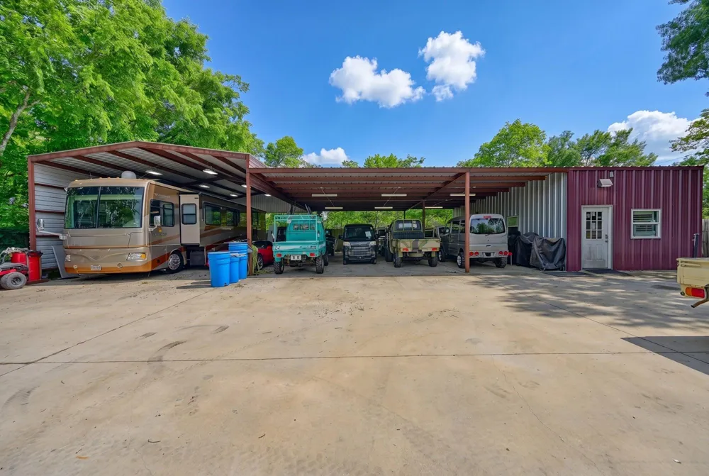 518 Columbus Road Sealy, TX 77474