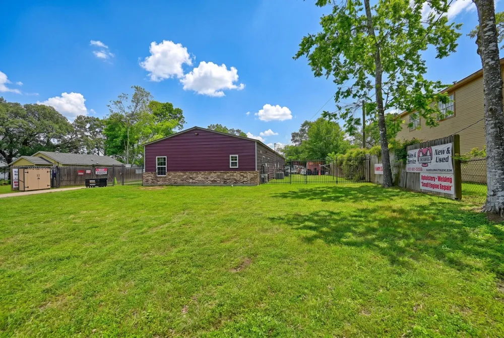 518 Columbus Road Sealy, TX 77474