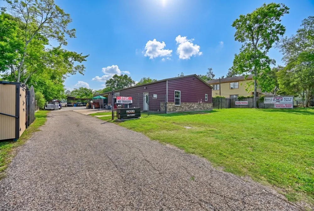 518 Columbus Road Sealy, TX 77474