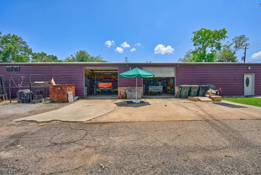 518 Columbus Road Sealy, TX 77474
