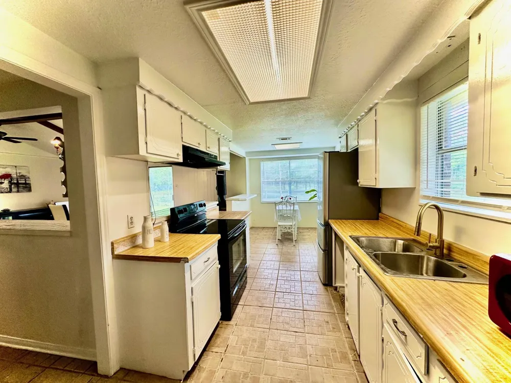 3658 Reaves Road Cleveland, TX 77328