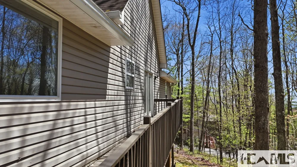30 Birdnest Road Sapphire, NC 28774