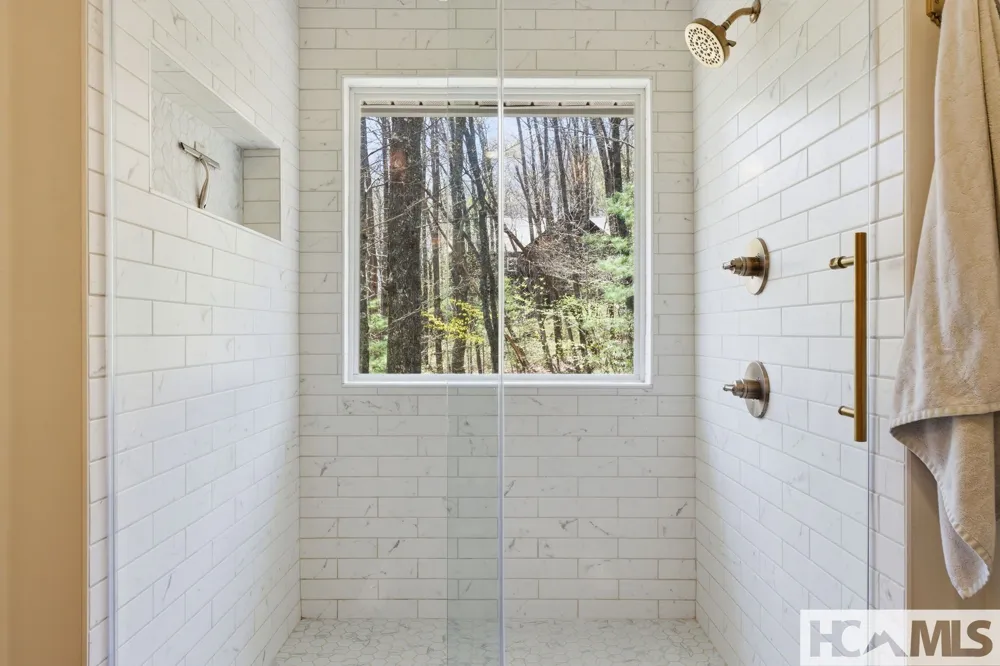 30 Birdnest Road Sapphire, NC 28774