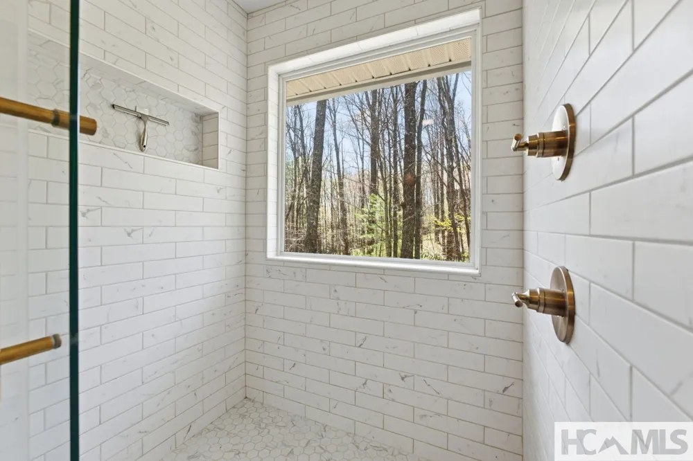 30 Birdnest Road Sapphire, NC 28774