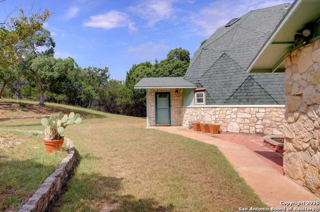 448 Red Rock Road Blanco, TX 78606