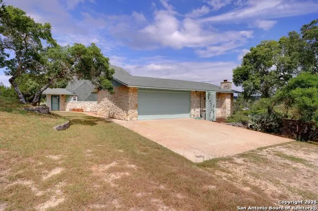 448 Red Rock Road Blanco, TX 78606