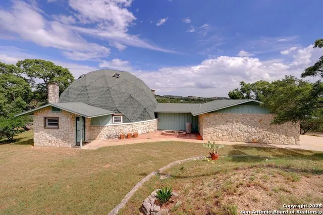 448 Red Rock Road Blanco, TX 78606