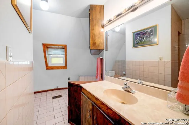 448 Red Rock Road Blanco, TX 78606