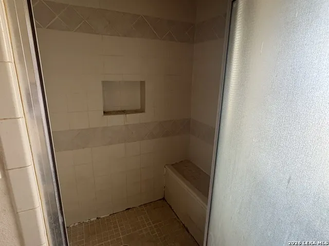 104 Charles George West, TX 78022