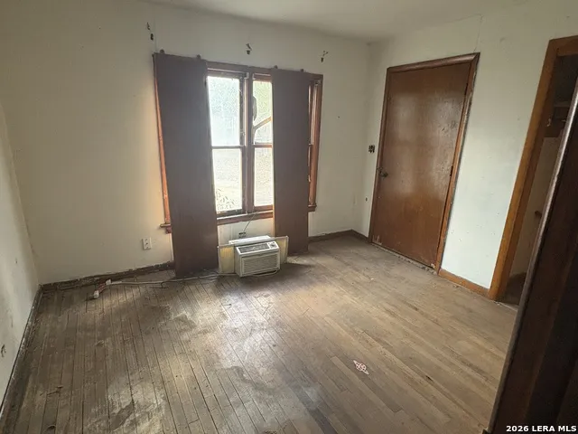 104 Charles George West, TX 78022