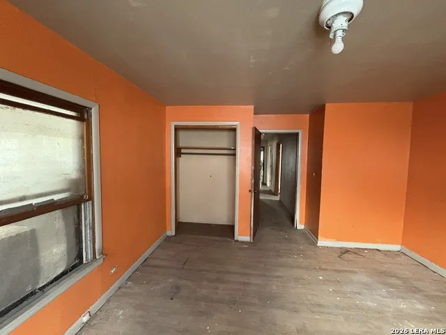 104 Charles George West, TX 78022