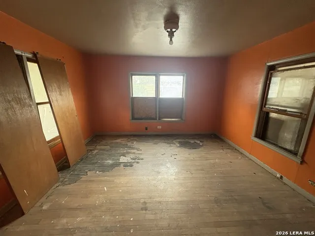 104 Charles George West, TX 78022