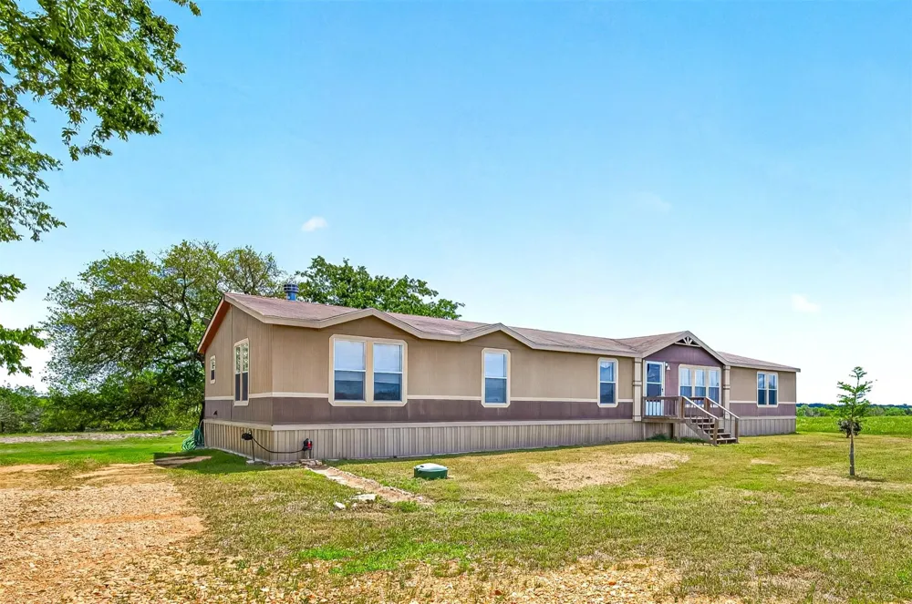 1045 Mcelroy Lane New Ulm, TX 78950