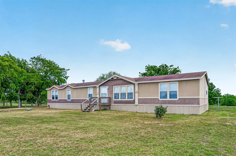 1045 Mcelroy Lane New Ulm, TX 78950