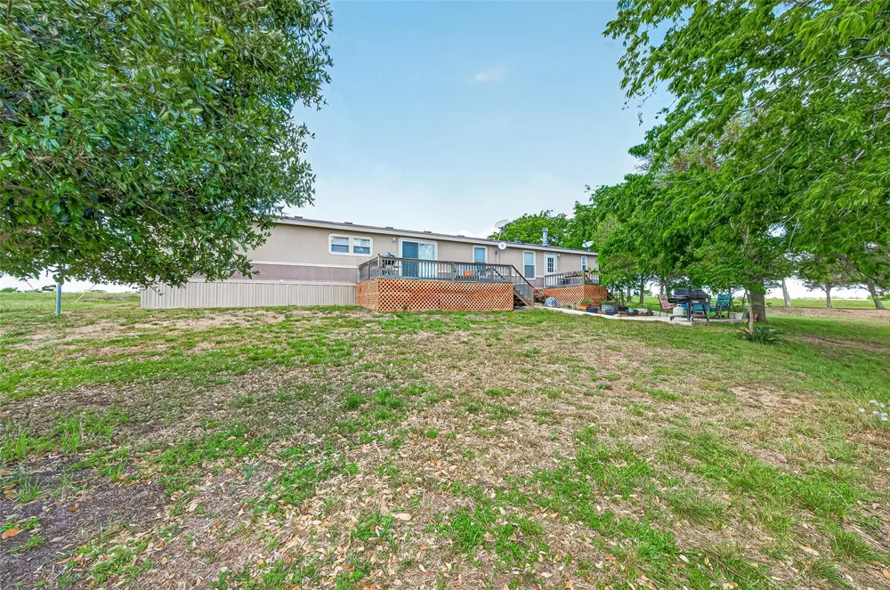 1045 Mcelroy Lane New Ulm, TX 78950