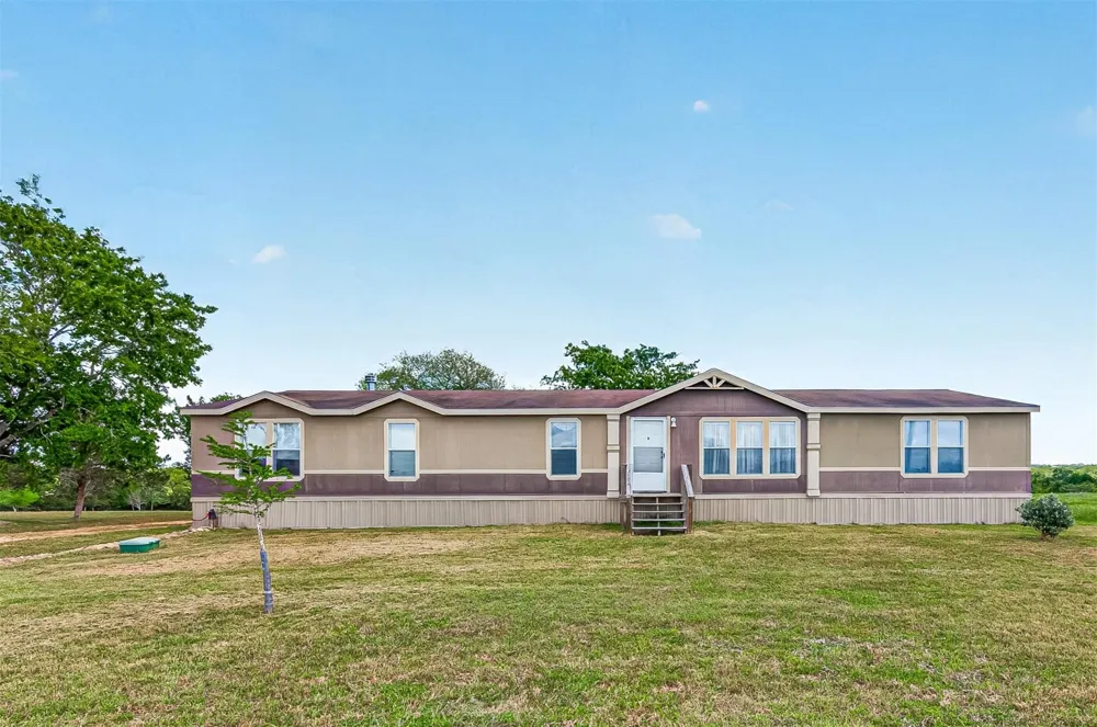 1045 Mcelroy Lane New Ulm, TX 78950