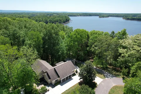 105 W Paradise Drive