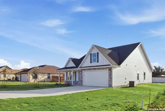 130 Merion Ln La Vernia, TX 78121
