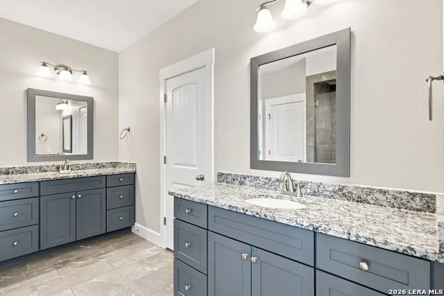 130 Merion Ln La Vernia, TX 78121