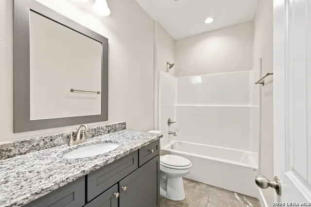 130 Merion Ln La Vernia, TX 78121