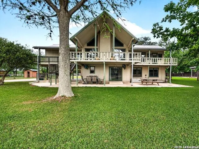 199 LAKESHORE DR S Bandera, TX 78003