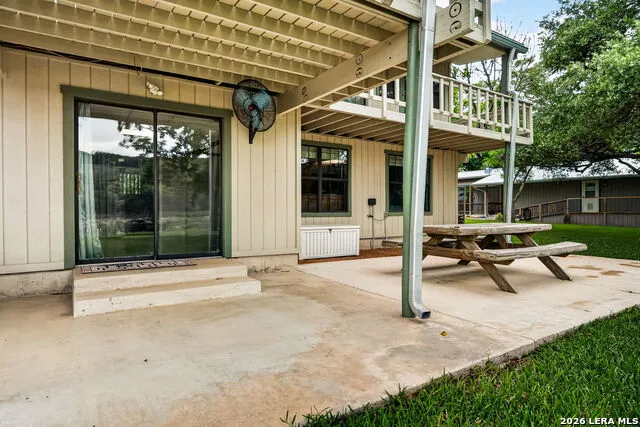 199 LAKESHORE DR S Bandera, TX 78003