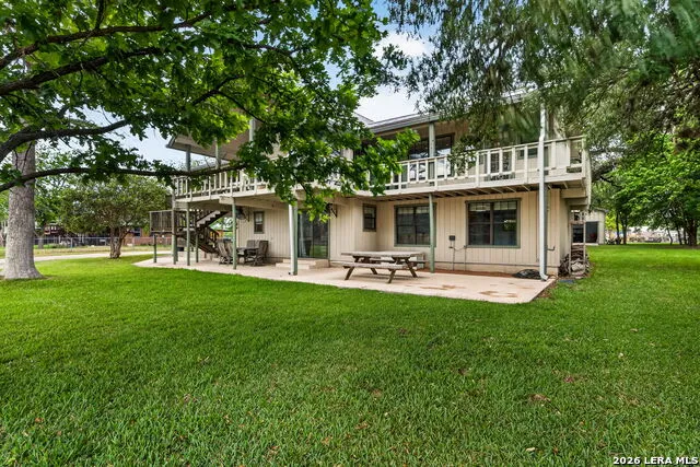 199 LAKESHORE DR S Bandera, TX 78003