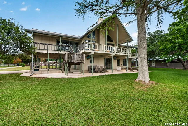 199 LAKESHORE DR S Bandera, TX 78003