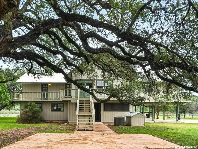 199 LAKESHORE DR S Bandera, TX 78003