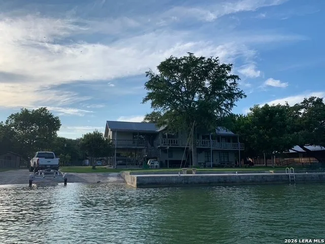 199 LAKESHORE DR S Bandera, TX 78003