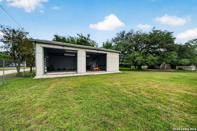 199 LAKESHORE DR S Bandera, TX 78003