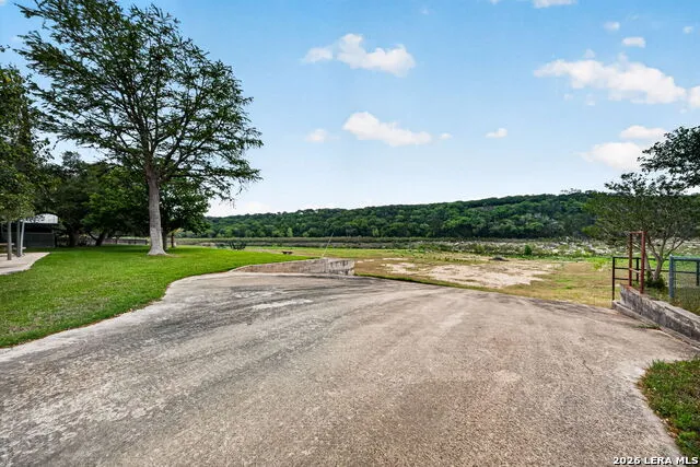 199 LAKESHORE DR S Bandera, TX 78003