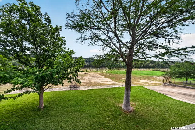 199 LAKESHORE DR S Bandera, TX 78003