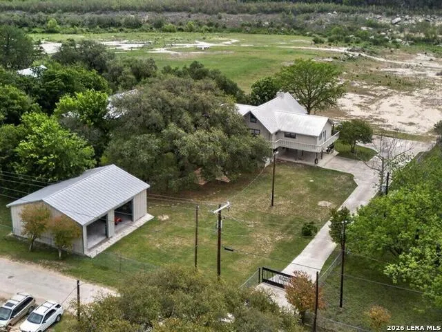 199 LAKESHORE DR S Bandera, TX 78003